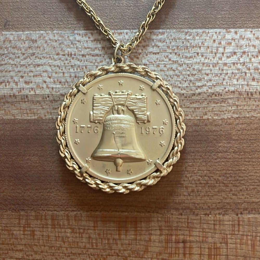 Vintage goldtone 1776-1976 Coin Pendant